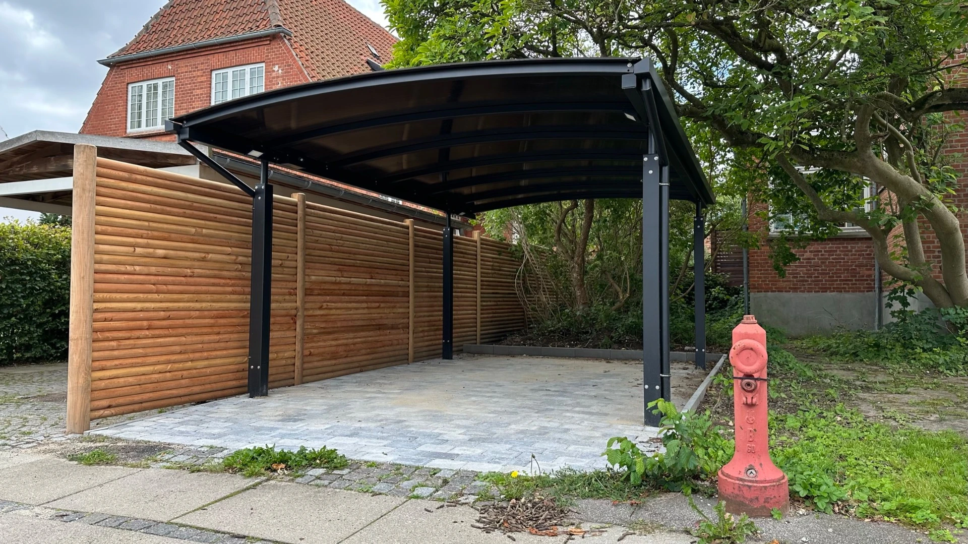 Carport med buet tag