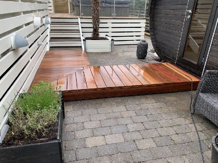 Terrasse i hårdttræ